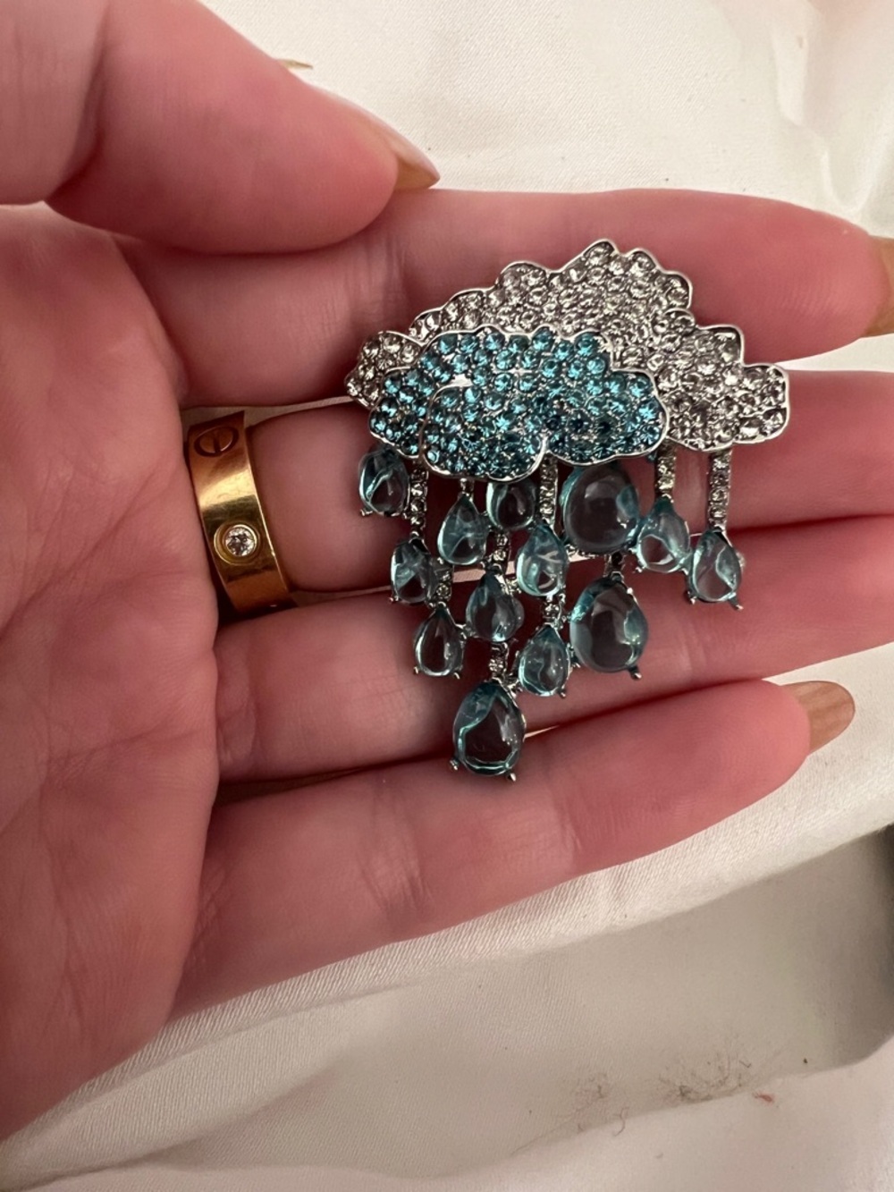 🧷🌧️GORGEOUS Cloud and Blue Raindrop Brooch on Silver Base - Vintage-Inspired! - Picture 2 of 3
